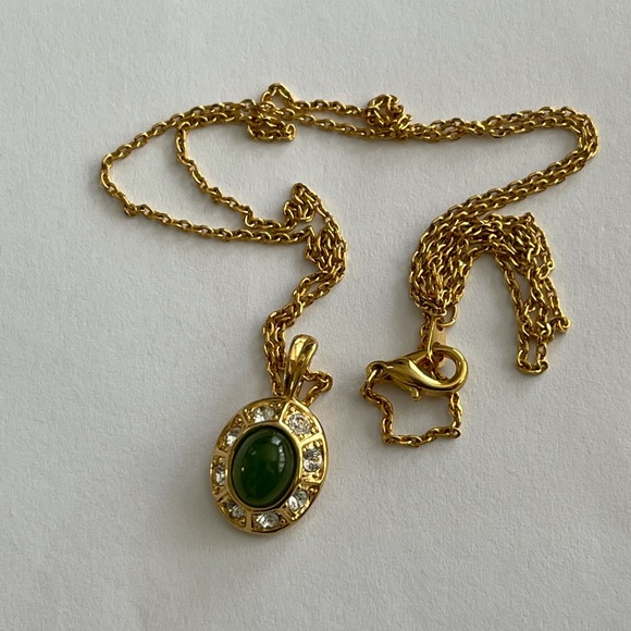 Nephrite jade pendant & chain - Picture 5 of 7